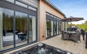 Woodhall Country Park Lodges